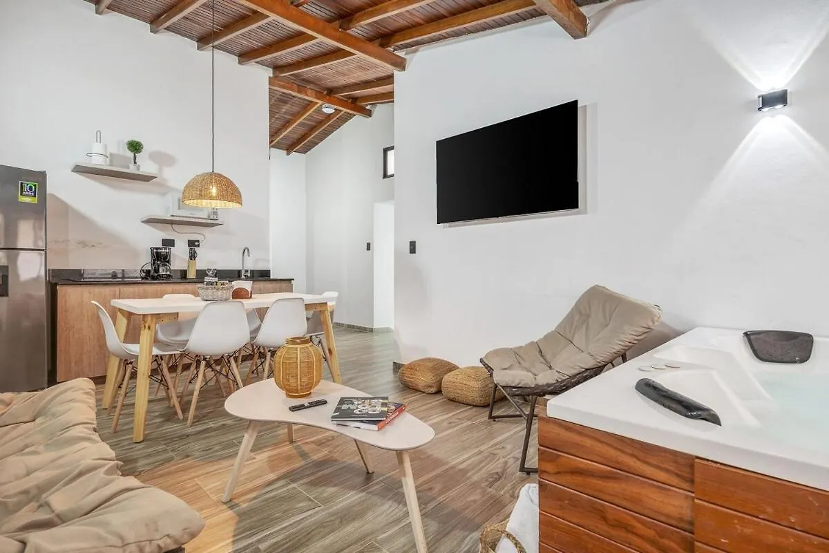 Nowa Cumbiana Apt - With Hot Tub On Provenza'S Main Street Medellin Apartment
