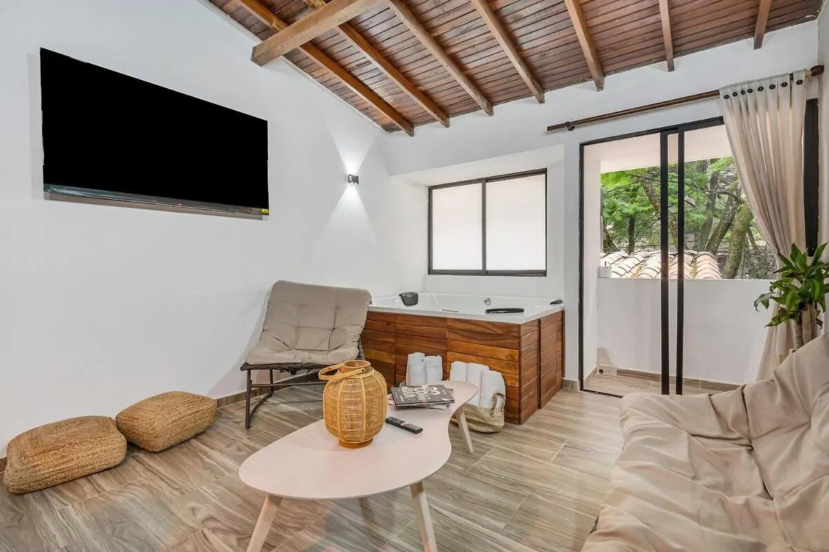 Nowa Cumbiana Apt - With Hot Tub On Provenza'S Main Street Medellin